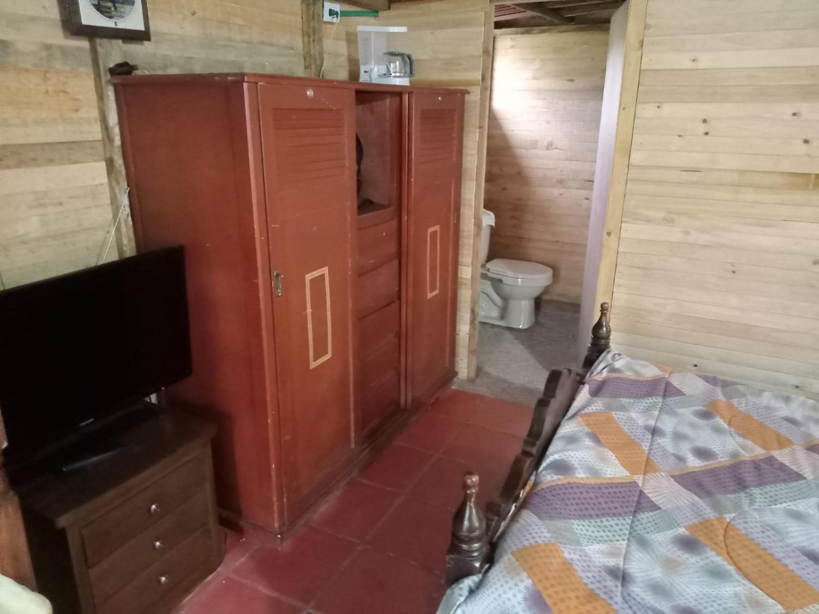 Hospedaje Y Zona De Camping Pistacho Guest House บียาเดเลย์บา ภายนอก รูปภาพ